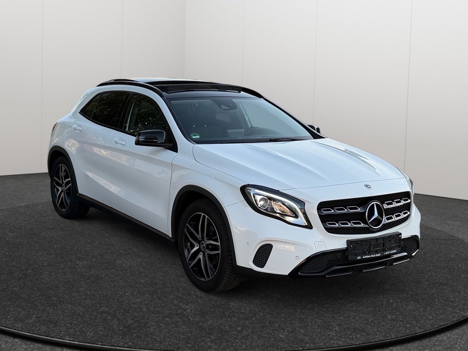 Mercedes-Benz GLA 200*Pano*Automatik*LED*Night