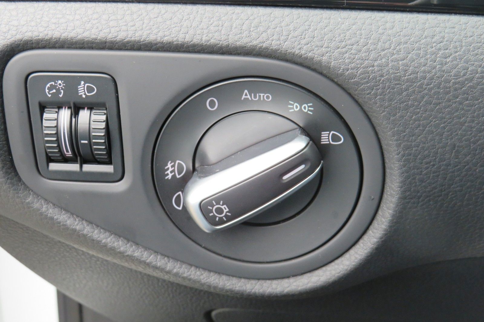 Fahrzeugabbildung Volkswagen Sharan Highline 7-SITZE AHK NAVI ACC 1.HAND