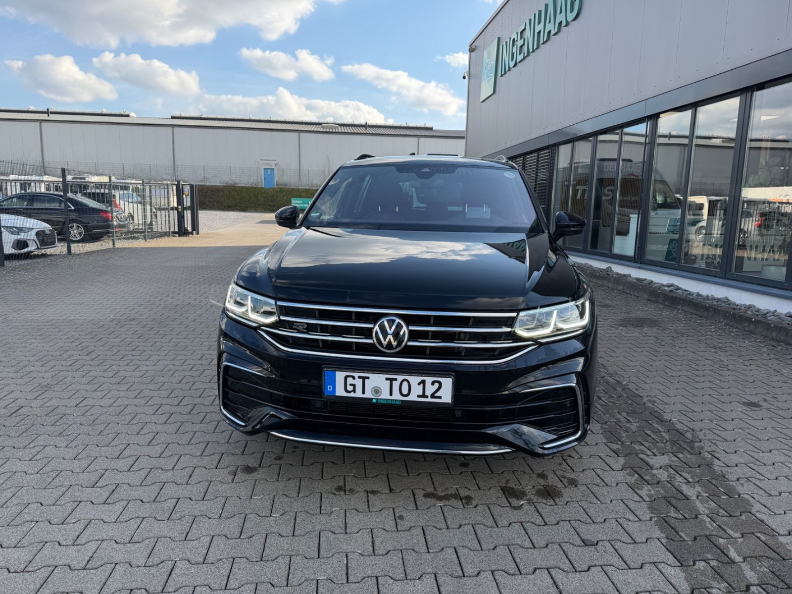 Fahrzeugabbildung Volkswagen Tiguan R-Line 4Motion