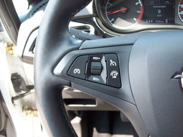 Bild 12 Opel Corsa E 1.4 OPC-Line SHZ LHZ PDC+Kam Navi-App