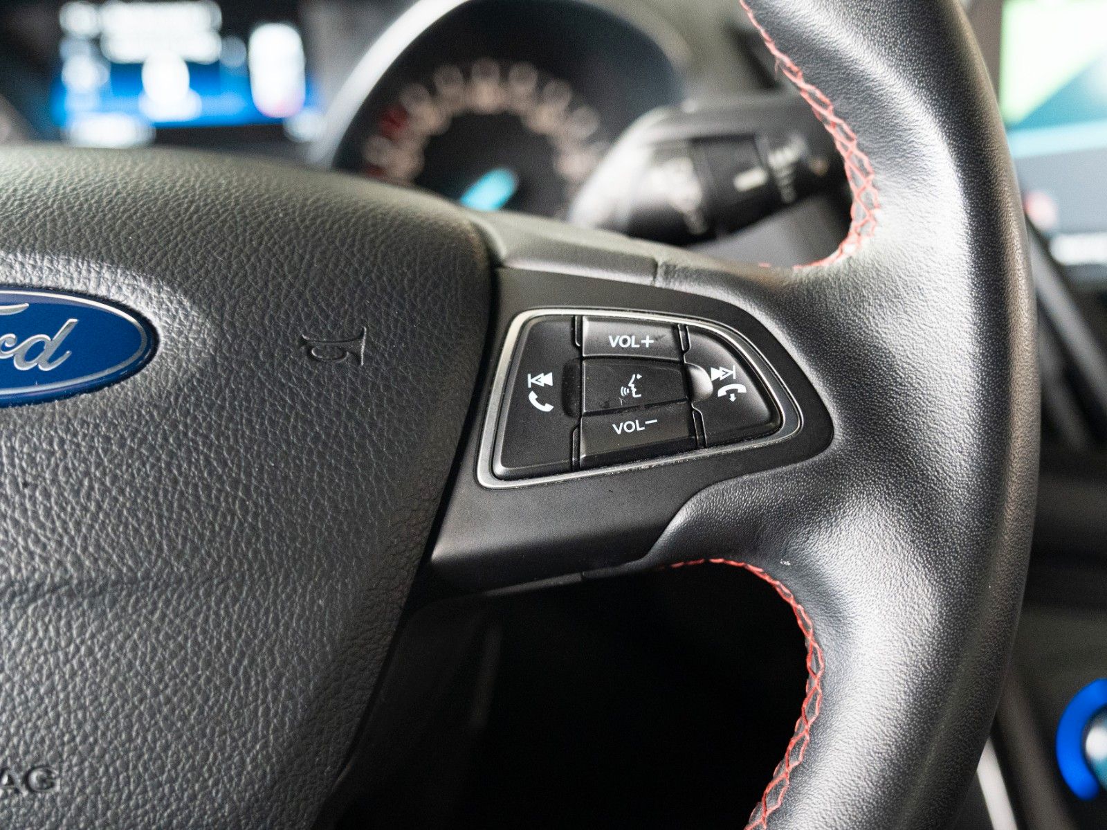Fahrzeugabbildung Ford Kuga ST-Line WINTER-P/NAVI/AHK/KAMERA