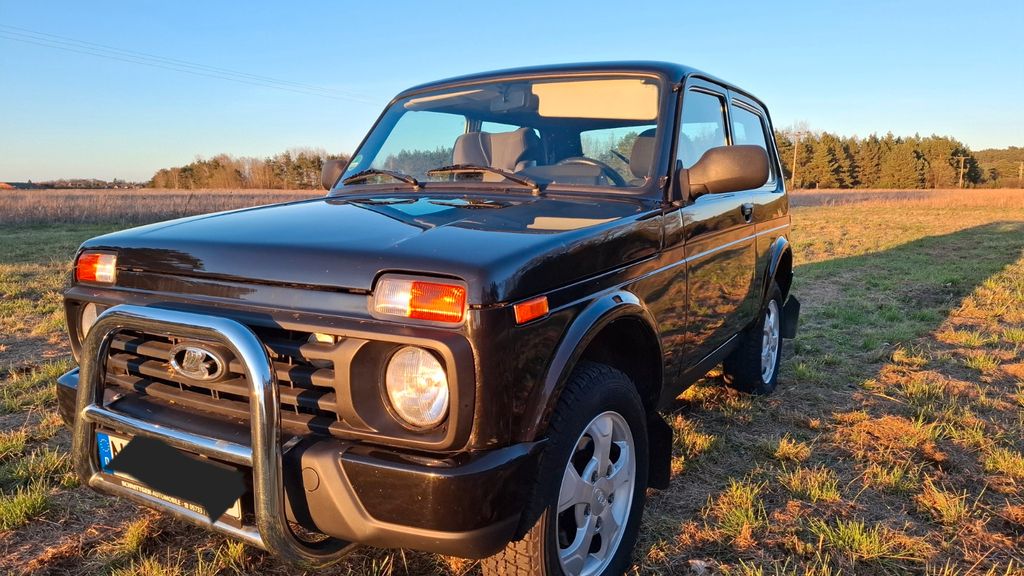 Image of Lada Urban
