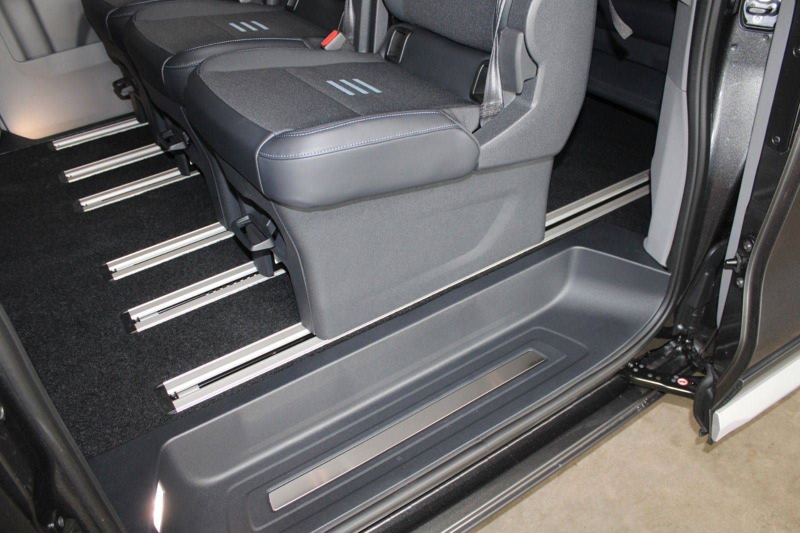 Fahrzeugabbildung Ford Tourneo Custom L1 Active AWD Automatik AHK STDHZ