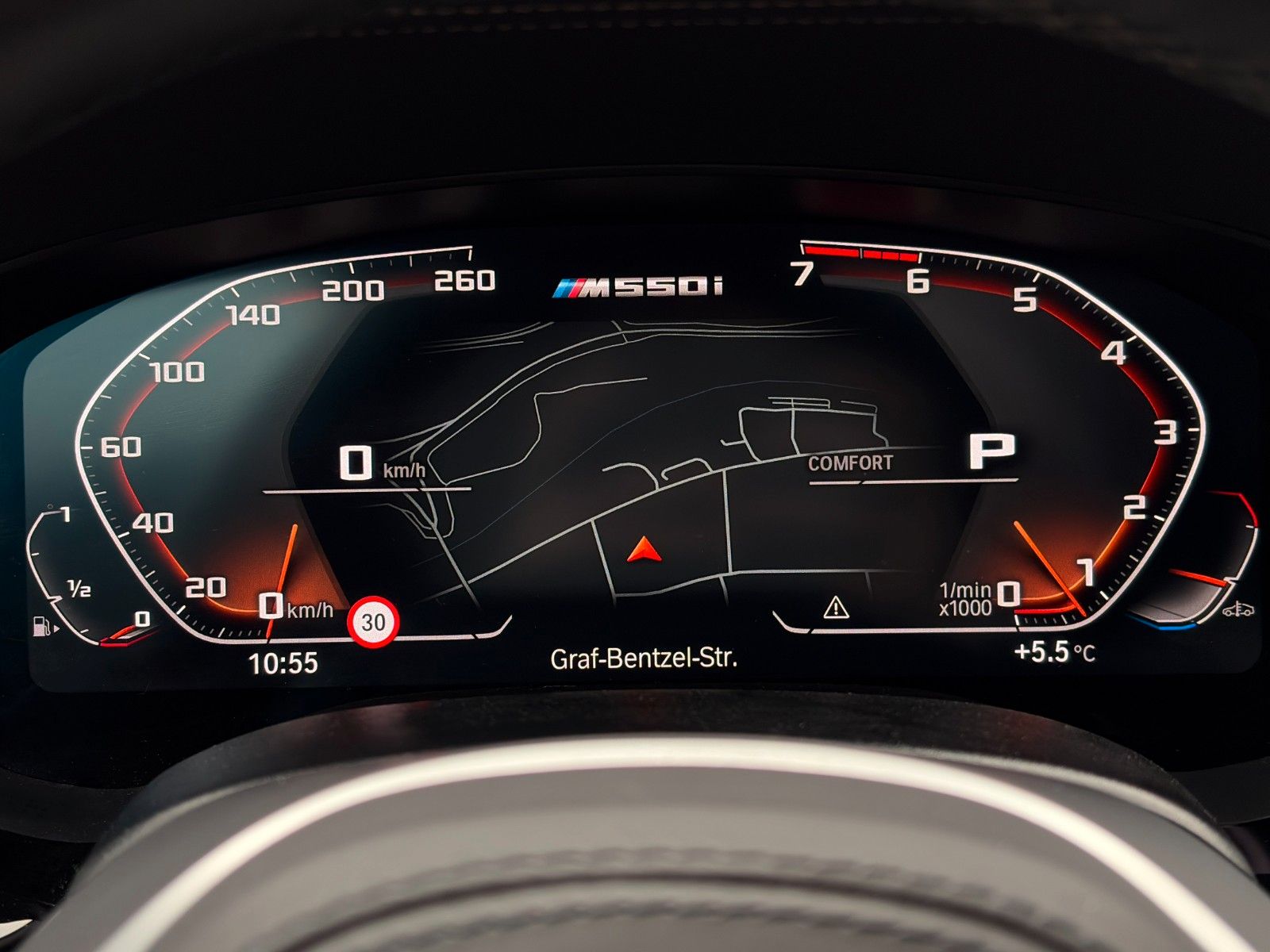 Fahrzeugabbildung BMW M550i xDr M Sport Pro Laser HuD 360° StdHzg GSD