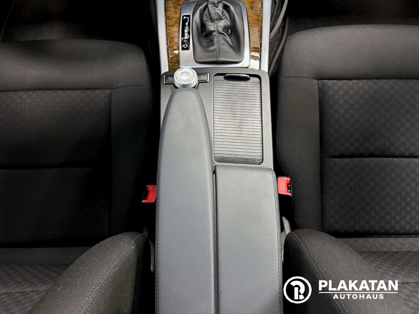 Fahrzeugabbildung Mercedes-Benz E 200 T-Modell Abst-Tempomat Navi MB-Service