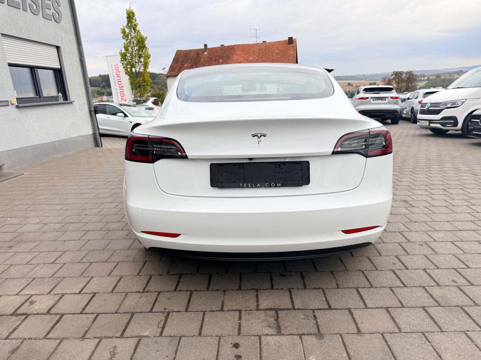 Tesla Model 3 Standard Range Plus | 283 ch | BVA | Toit panoramique | Cuir | Sièges chauffants AV/AR | Attelage amovible