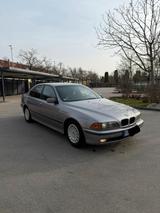 BMW 523i e39 Benzin 6 Zylinder - BMW 523 aus 1997: 523i