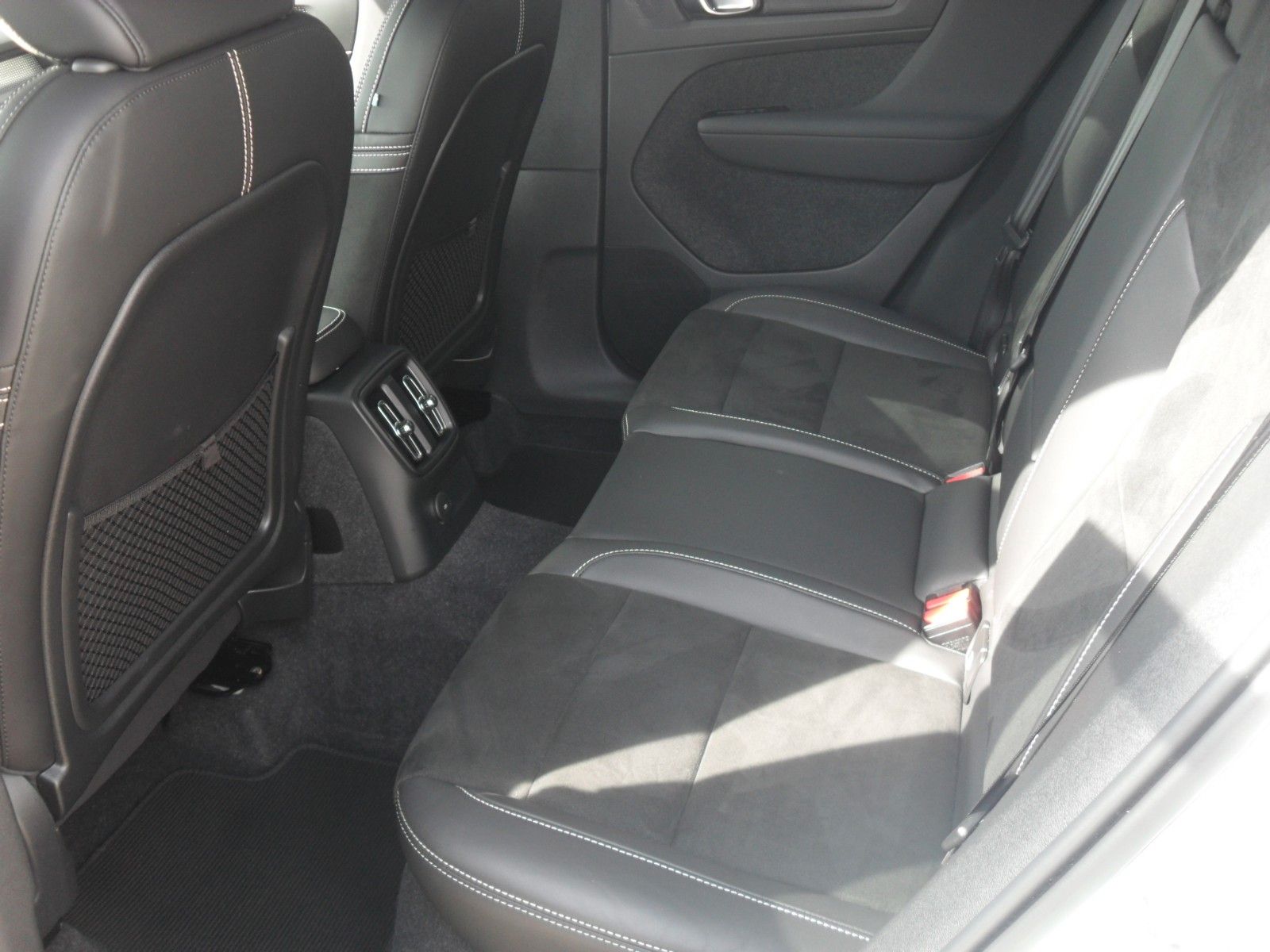 Fahrzeugabbildung Volvo XC 40 T5 R- Design Recharge Plug-In Hybrid