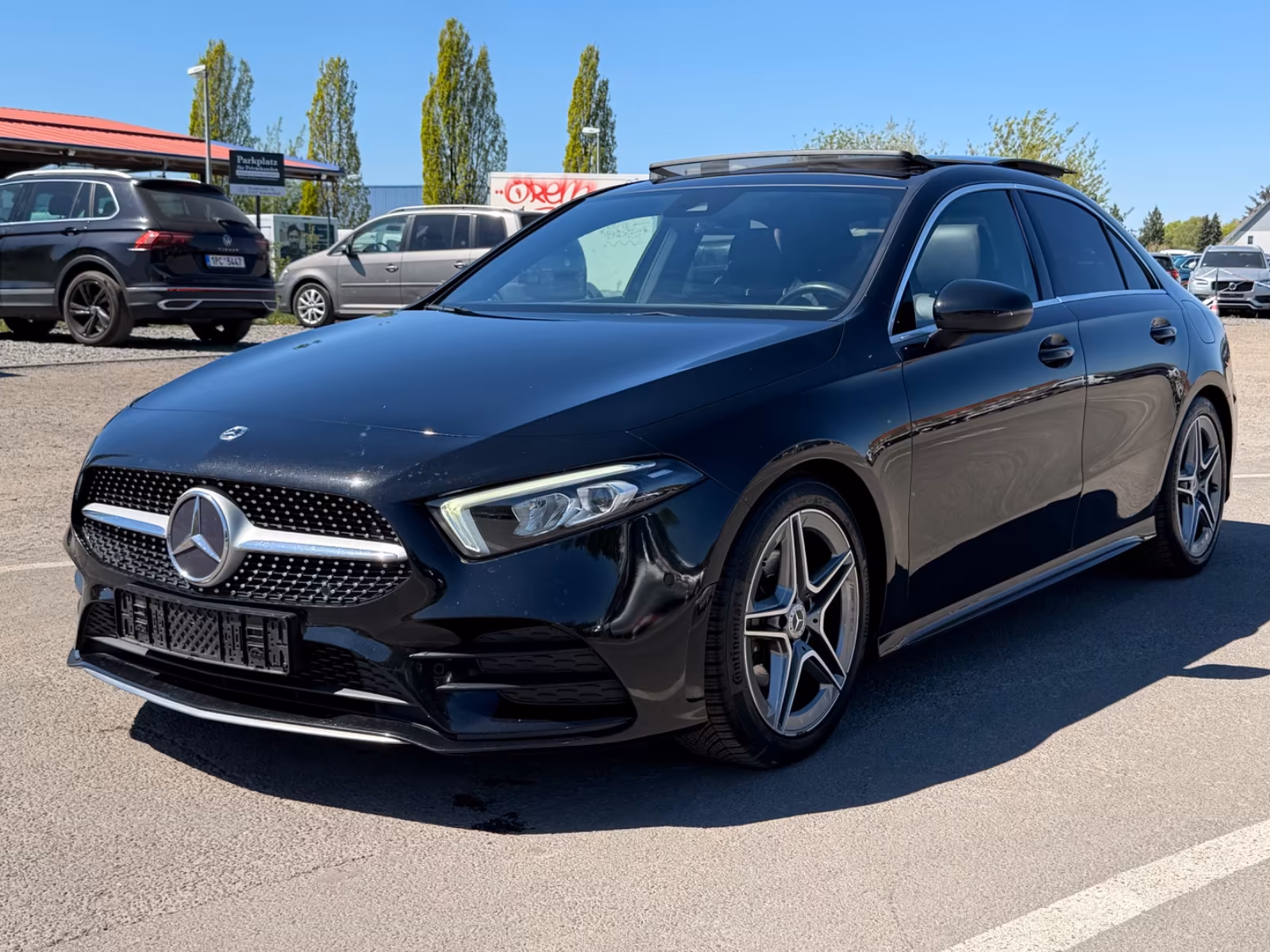 Mercedes-Benz A 180 A Limousine / AMG / PANO / LED