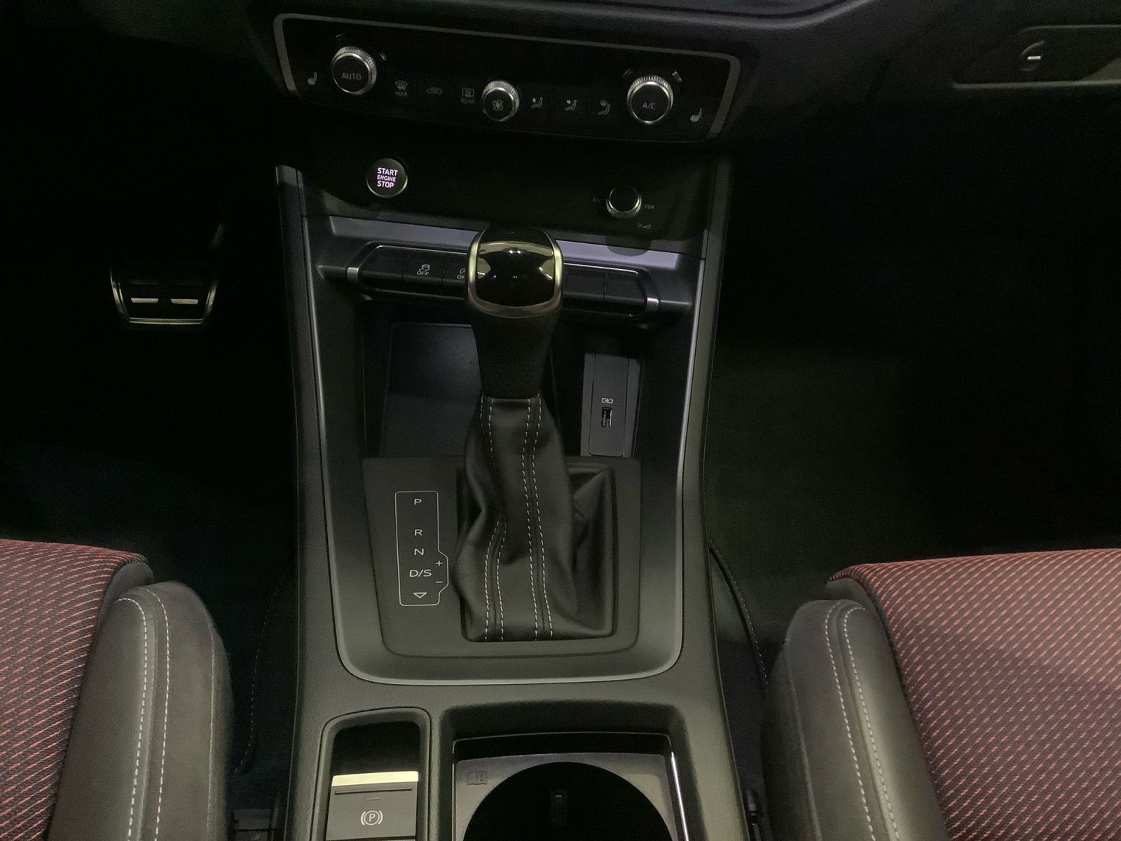 Q3 S line 45 TFSI quattro 169 kW,Navi,LED,elektr