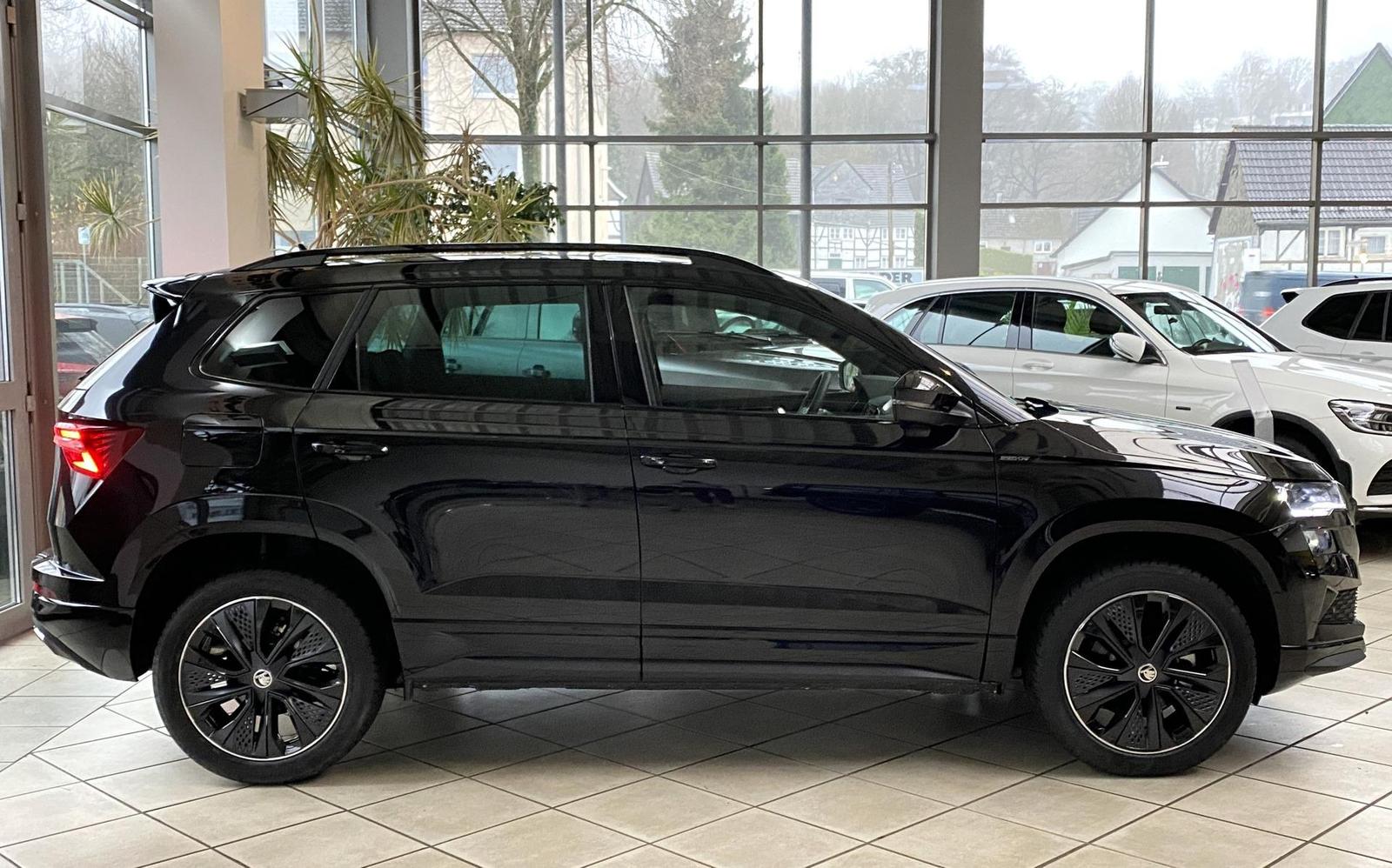 Skoda Karoq Sportline 1,5TSI DSG*AHK*NAVI*ACC*CARPLAY*