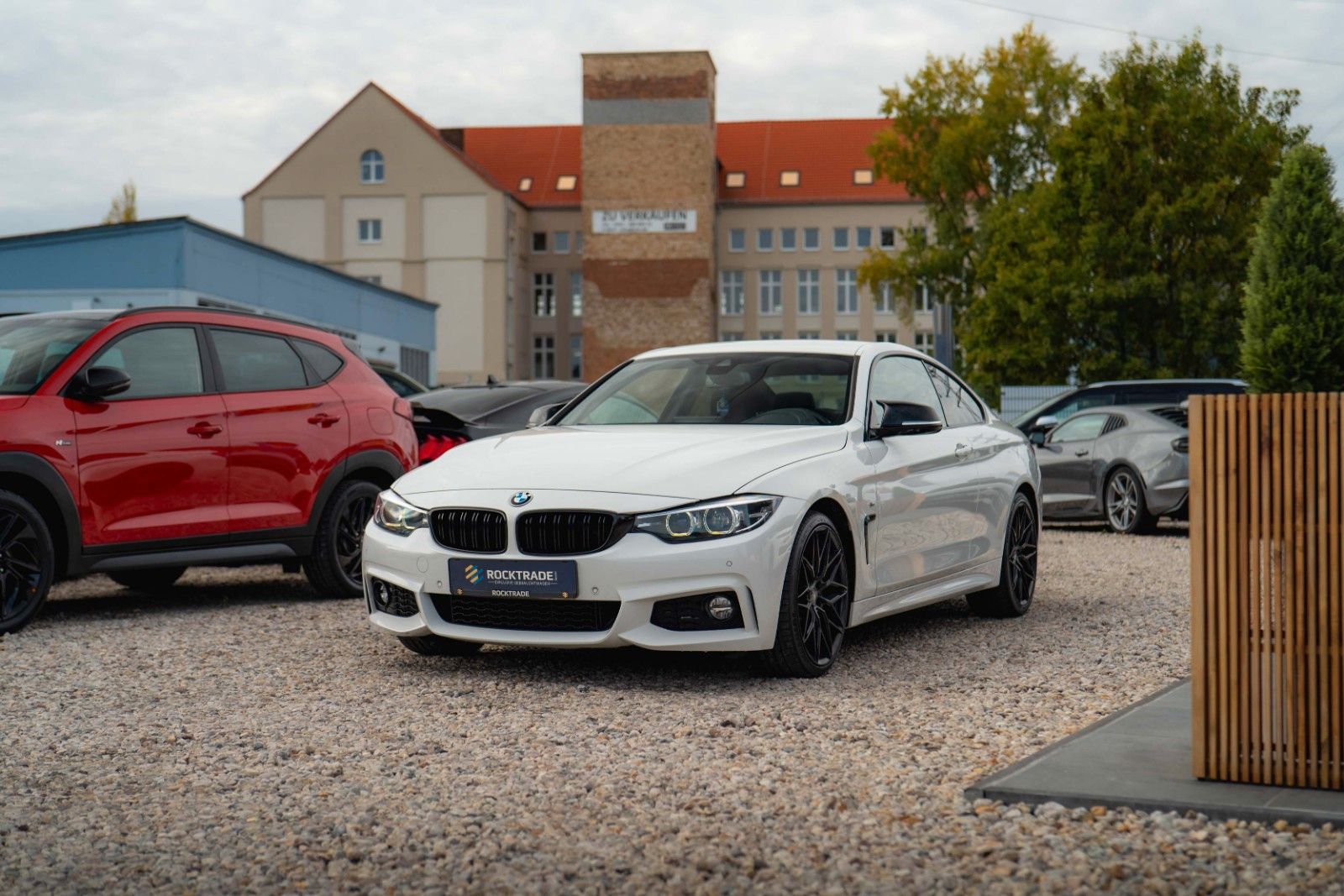 Fahrzeugabbildung BMW 420i M Sport Coupe Shadow Line Performance LCI