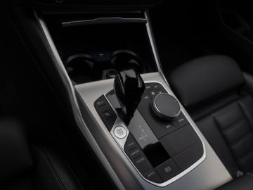Fahrzeugabbildung BMW 320d xD Sport Line Kamera Laser HiFi AHK Komfort