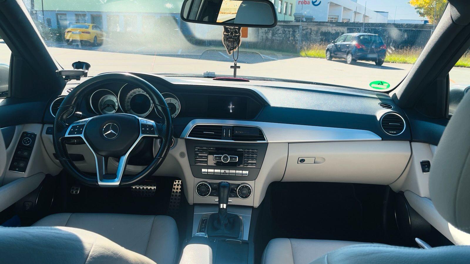 Mercedes-Benz 300 2011 — photo 5
