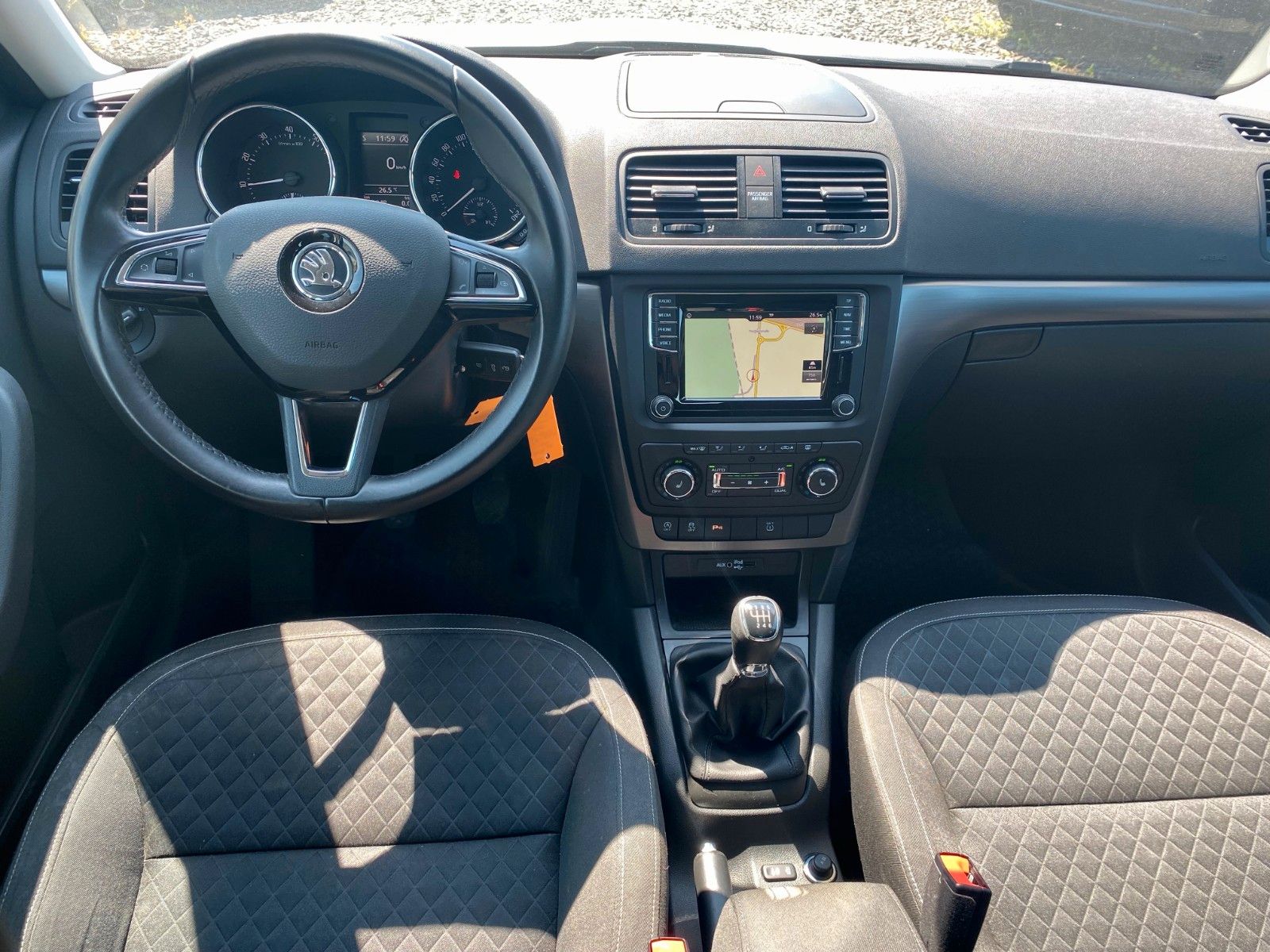 Fahrzeugabbildung SKODA Yeti 1.4 TSI Drive Navi Klima Xenon Temp PDC SHZ