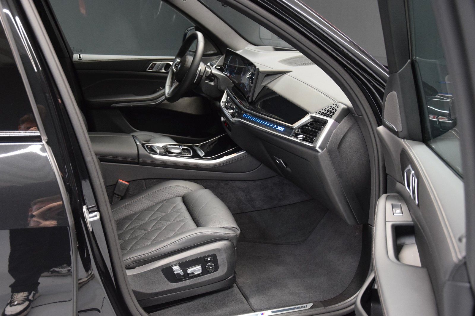 Fahrzeugabbildung BMW X5 30 d xDrive M Sport Pano Sitzbelüft. AHK HuD