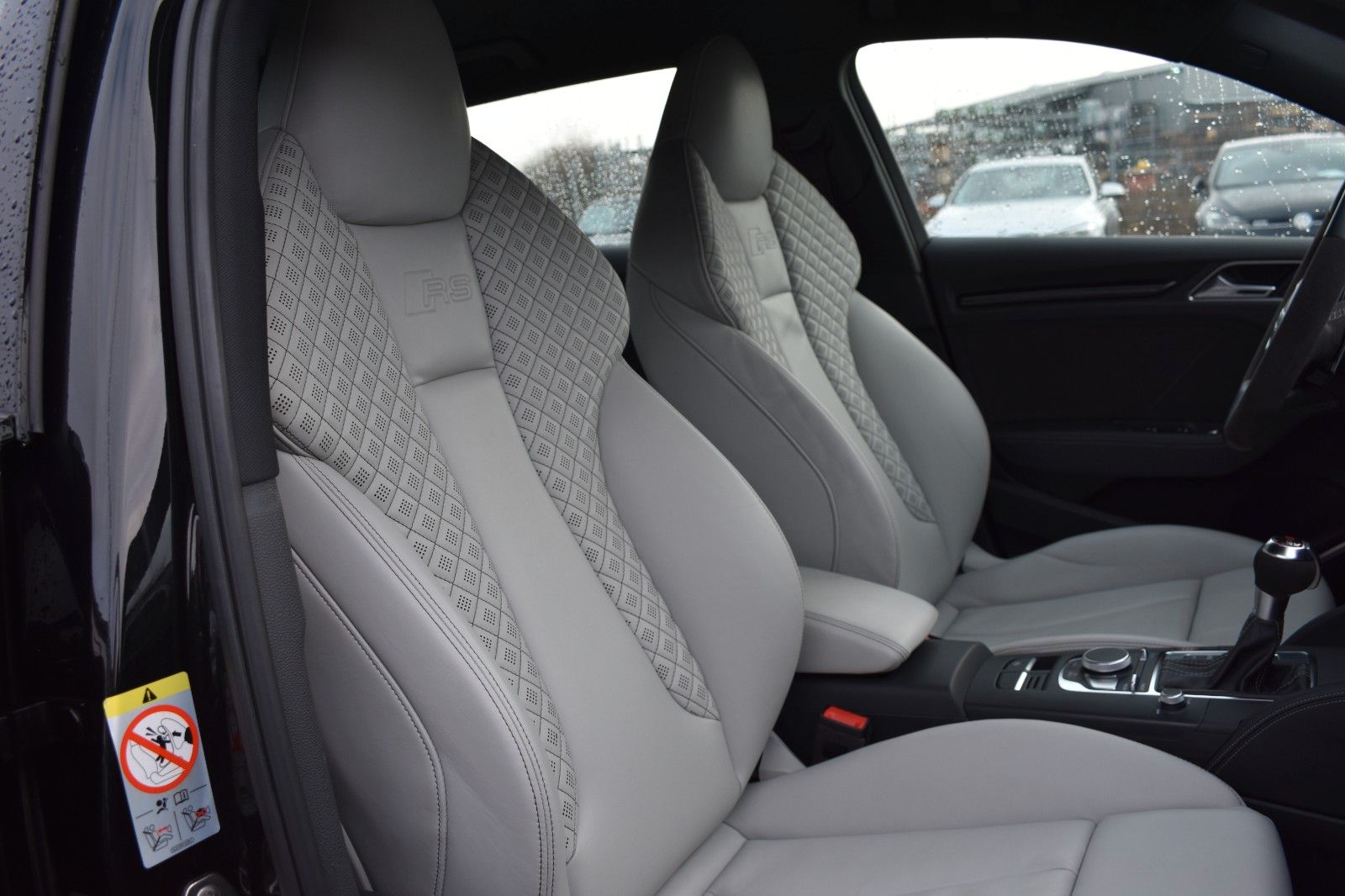 Fahrzeugabbildung Audi RS3 Sportback 2.5 TFSI quattro Keyles RS sitze