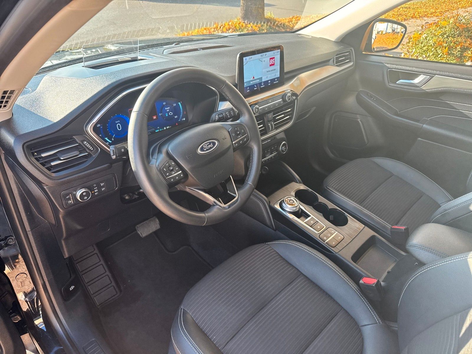 Fahrzeugabbildung Ford Kuga PHEV Titanium X, TECHNOLOGIEPAKET