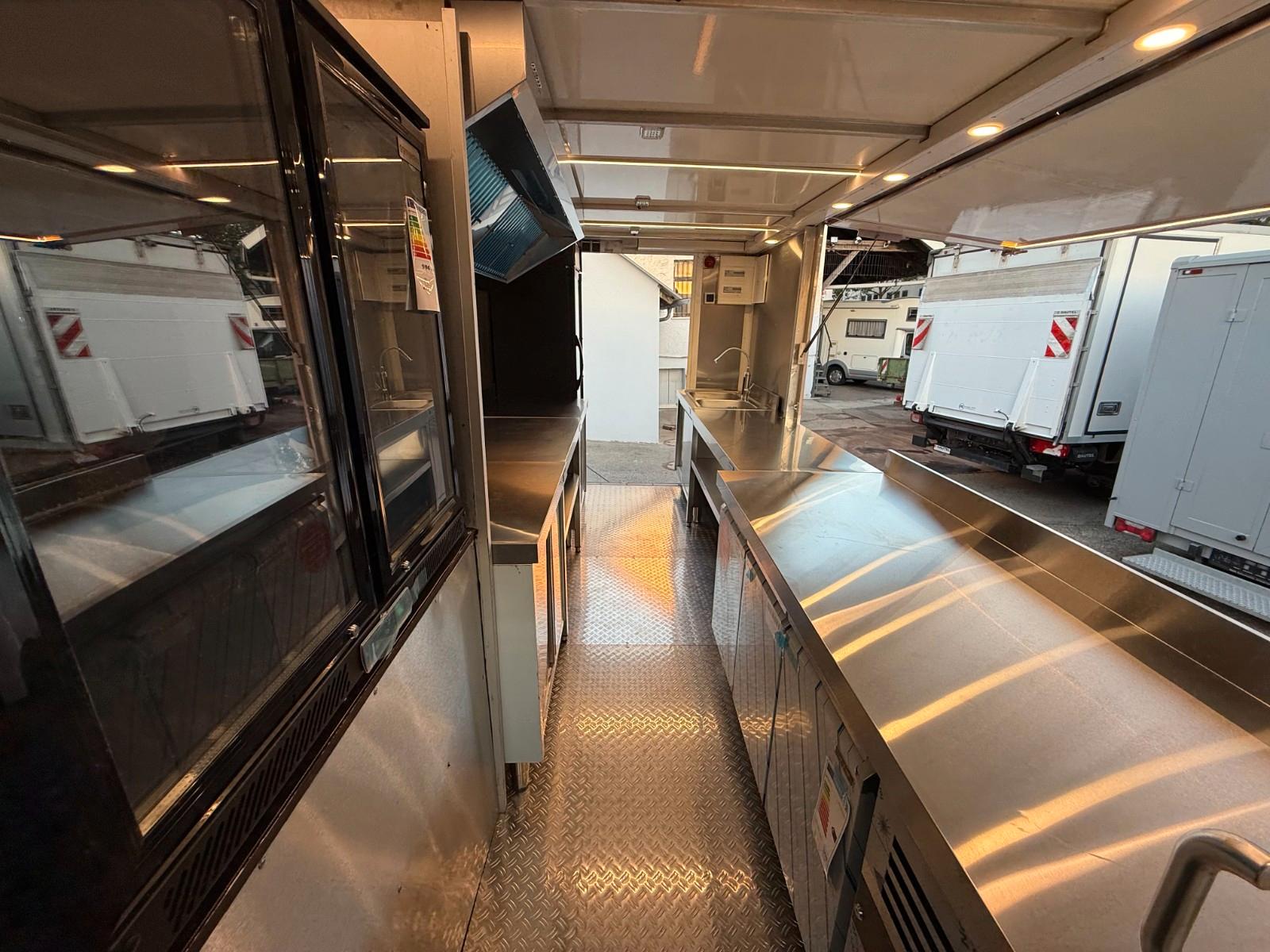 Iveco Foodtruck/ Imbisswagen - komplett ausgestattet