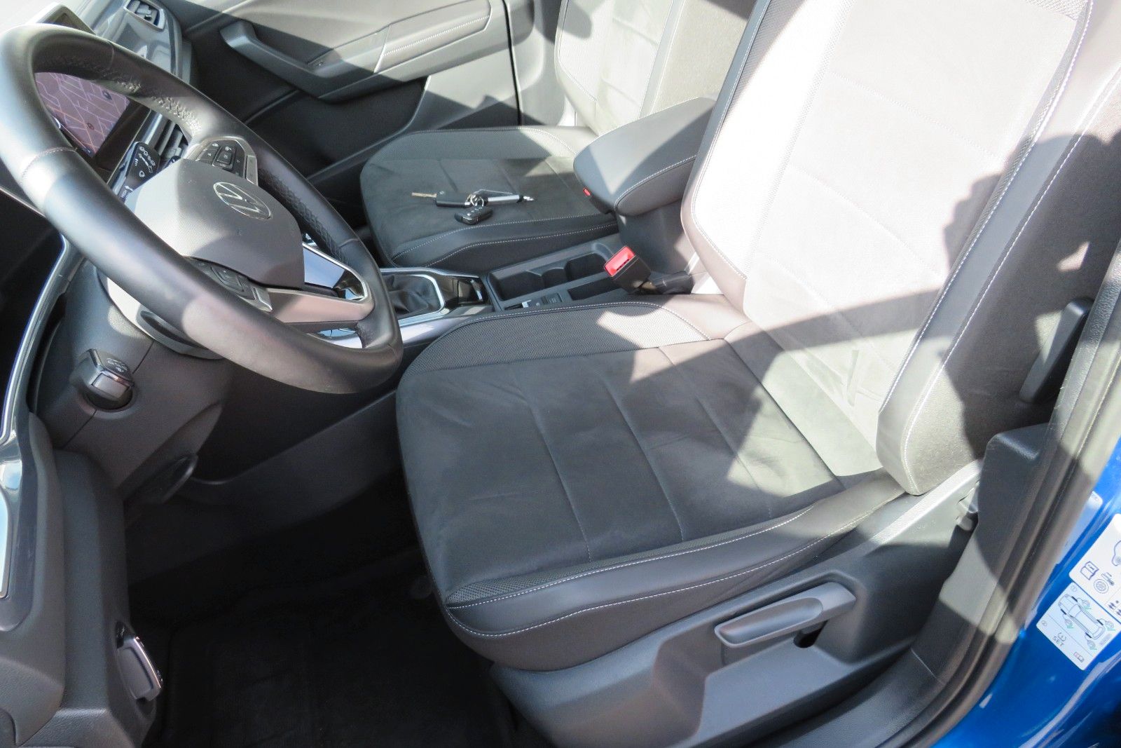 Fahrzeugabbildung Volkswagen T-Roc Style KAMERA ACC NAVI APP SITZH DIGI-COPI