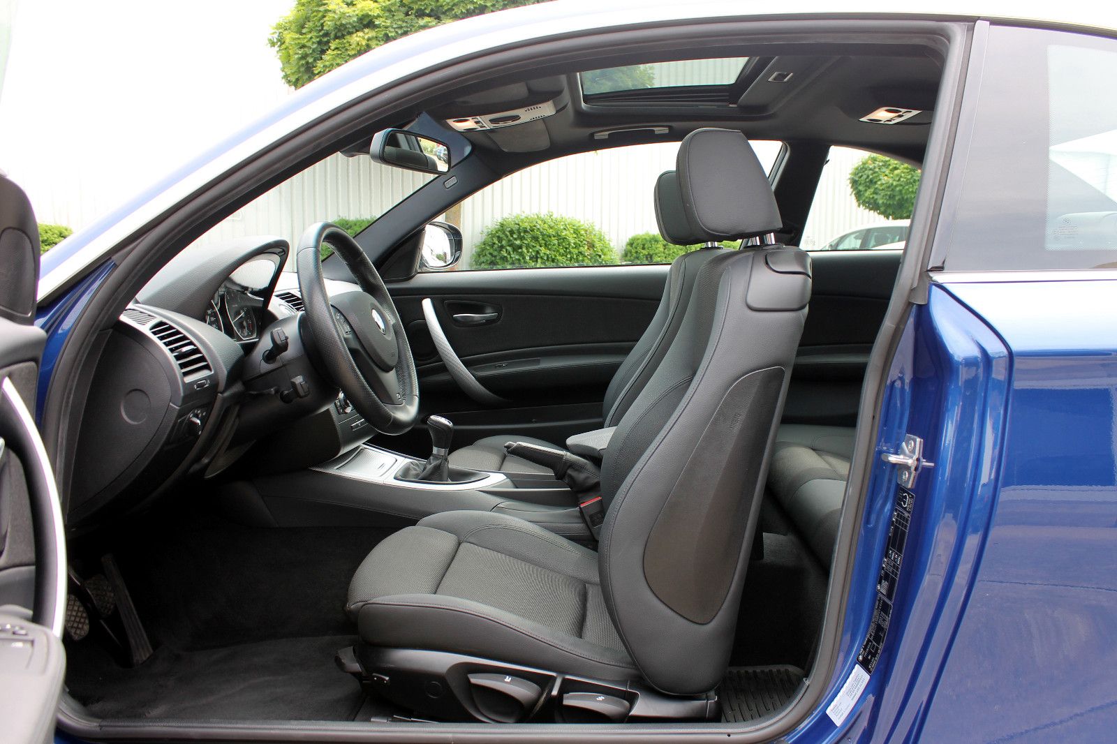 Fahrzeugabbildung BMW 125i Coupé E82 M-Sport PDC SHZ XENON eGSD 2Zonen