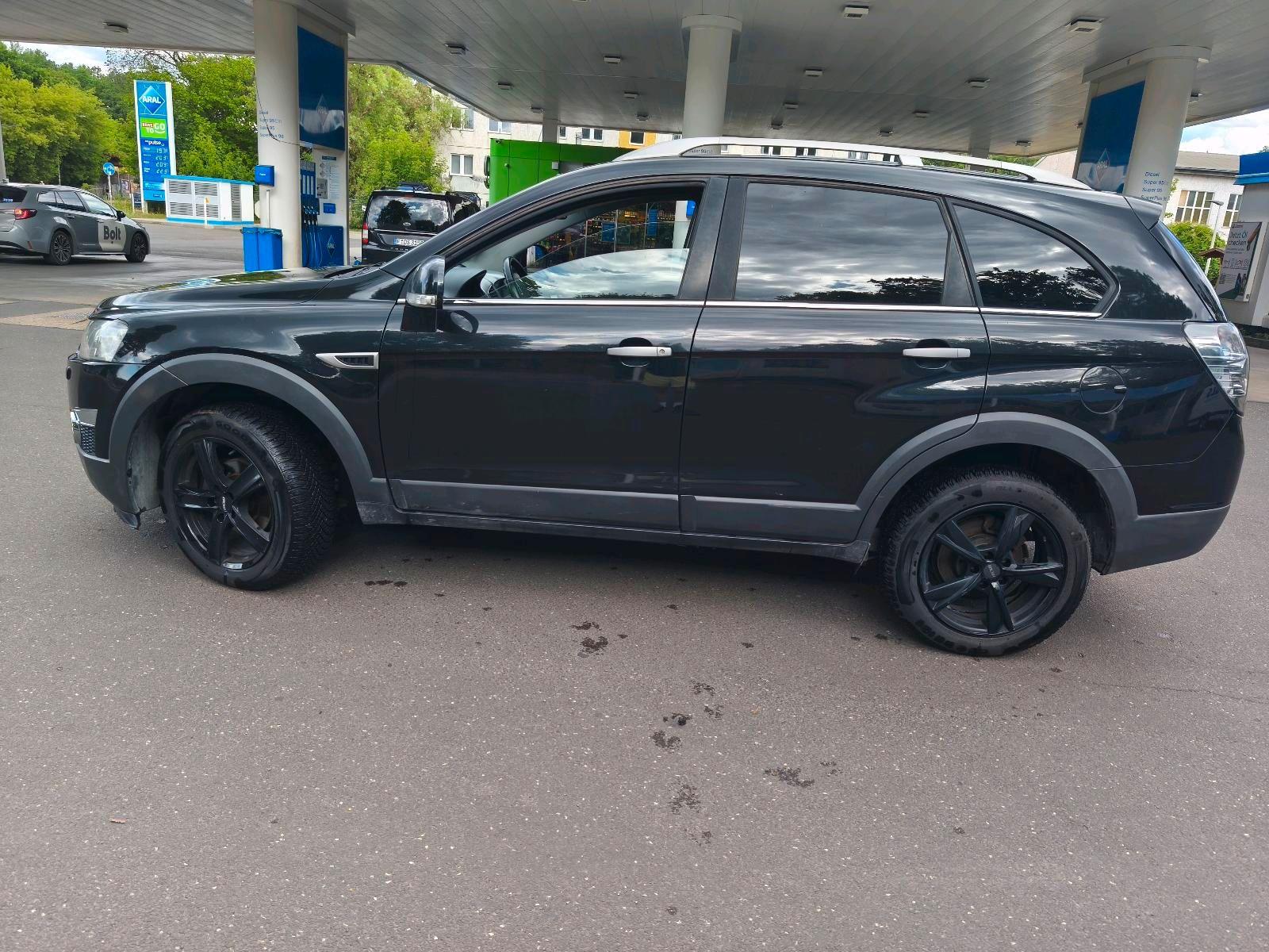 Chevrolet Captiva 2012 — interior