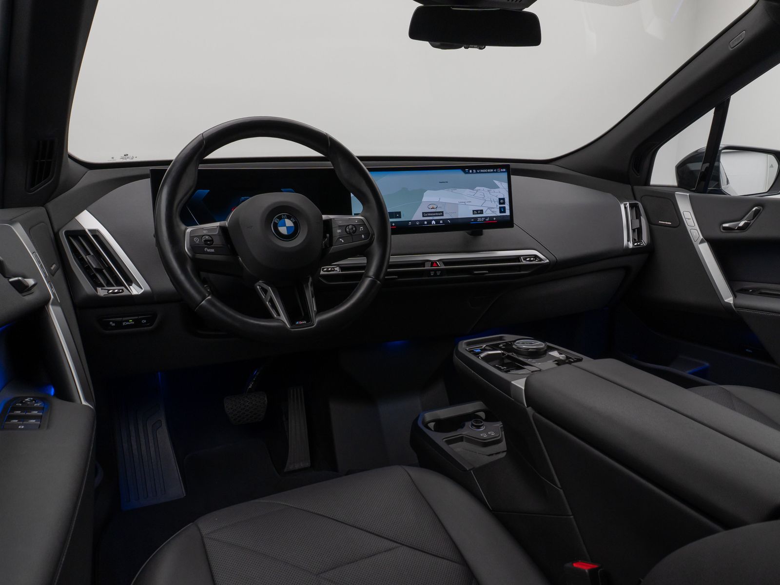 Fahrzeugabbildung BMW iX xD40 Sportpaket360°DAB H/K ACC AHK Komfort