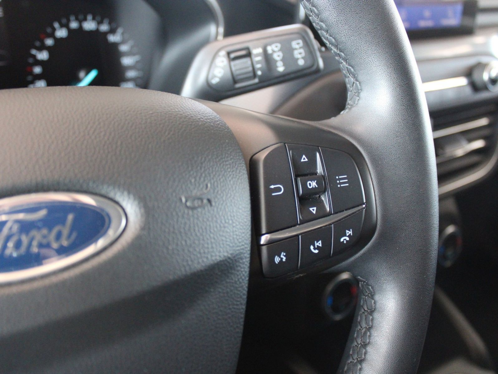 Fahrzeugabbildung Ford Focus Active Turnier LED NAVI WinterPaket uvm.