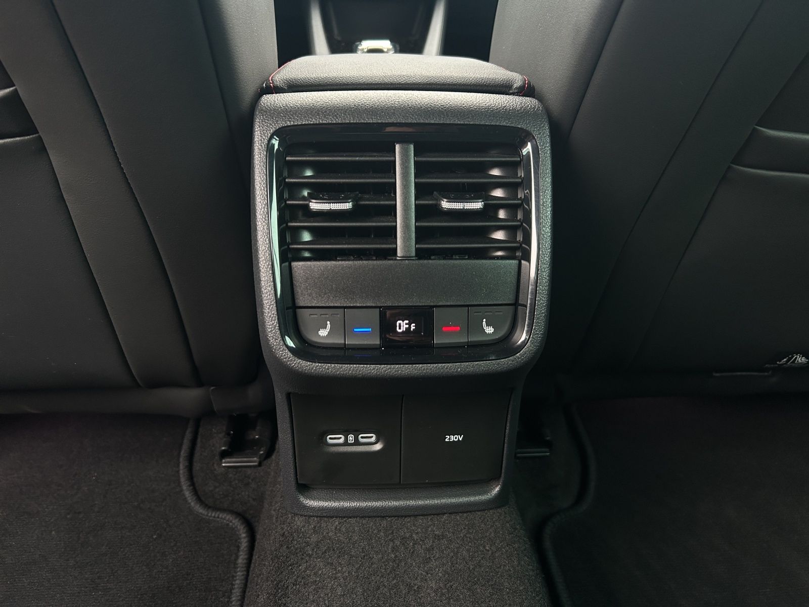 Fahrzeugabbildung SKODA Octavia Combi TDI RS DSG Matrix Navi HUD ACC RFK