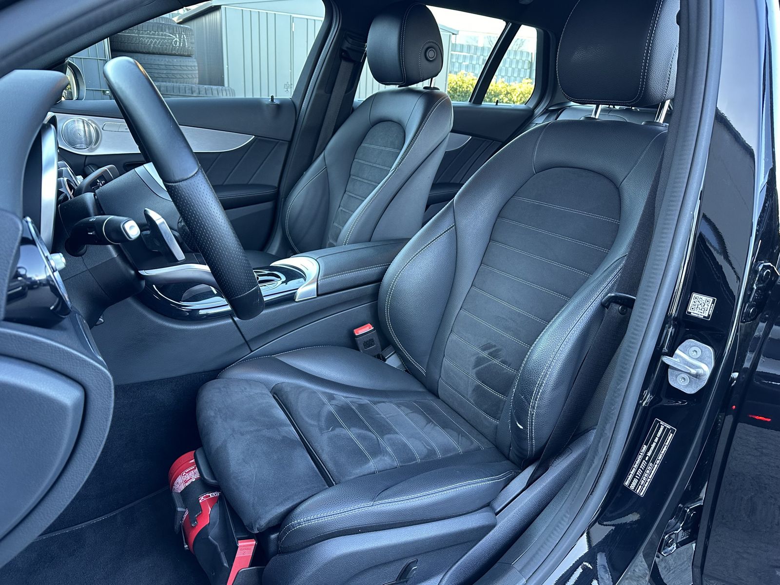 Fahrzeugabbildung Mercedes-Benz C 220d T AMG-Line NAV+AHK+CARPLAY+BURMESTER+18ZO