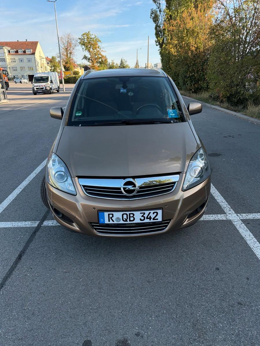 Opel Zafira 2014 — photo 11