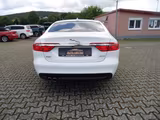 Jaguar XF 2.0d Pure Autom+Navi+Standhzg+Cam+PDC+1.Hand - gebrauchte Jaguar XF aus dem Jahr 2019