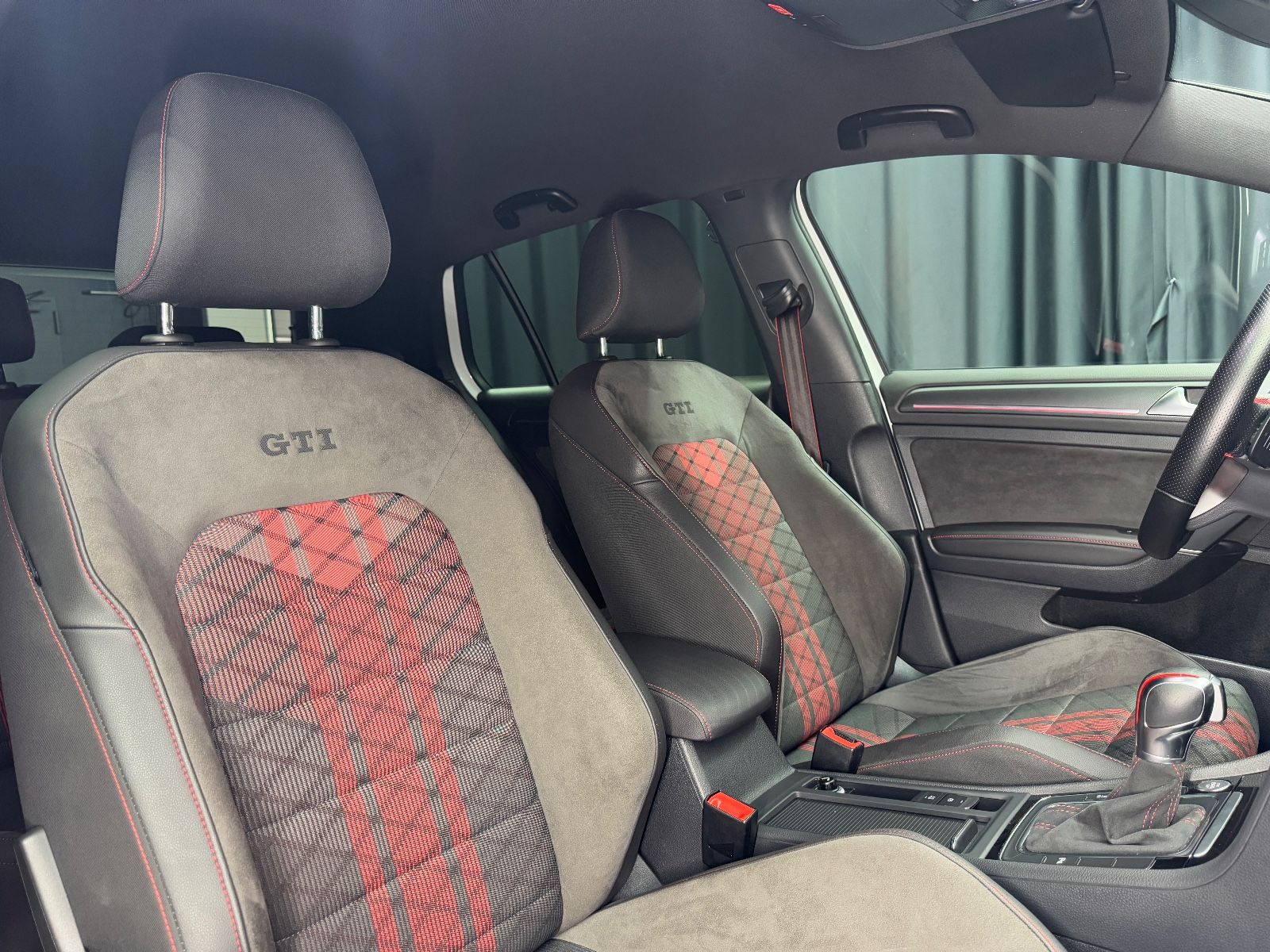 Fahrzeugabbildung Volkswagen Golf VII Lim. GTI TCR|DSG|NAVI|KAMERA|ACC|