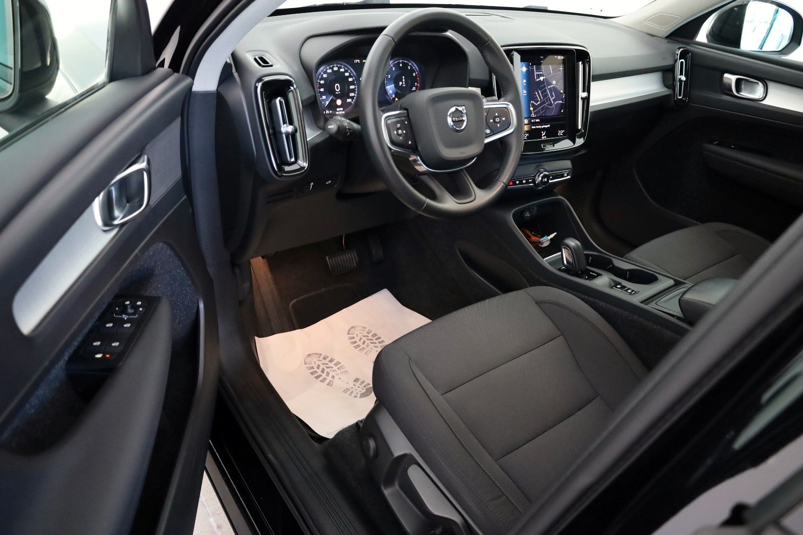 Fahrzeugabbildung Volvo XC40 Momentum Pro,Navi,LED,DAB, Unfallfrei!