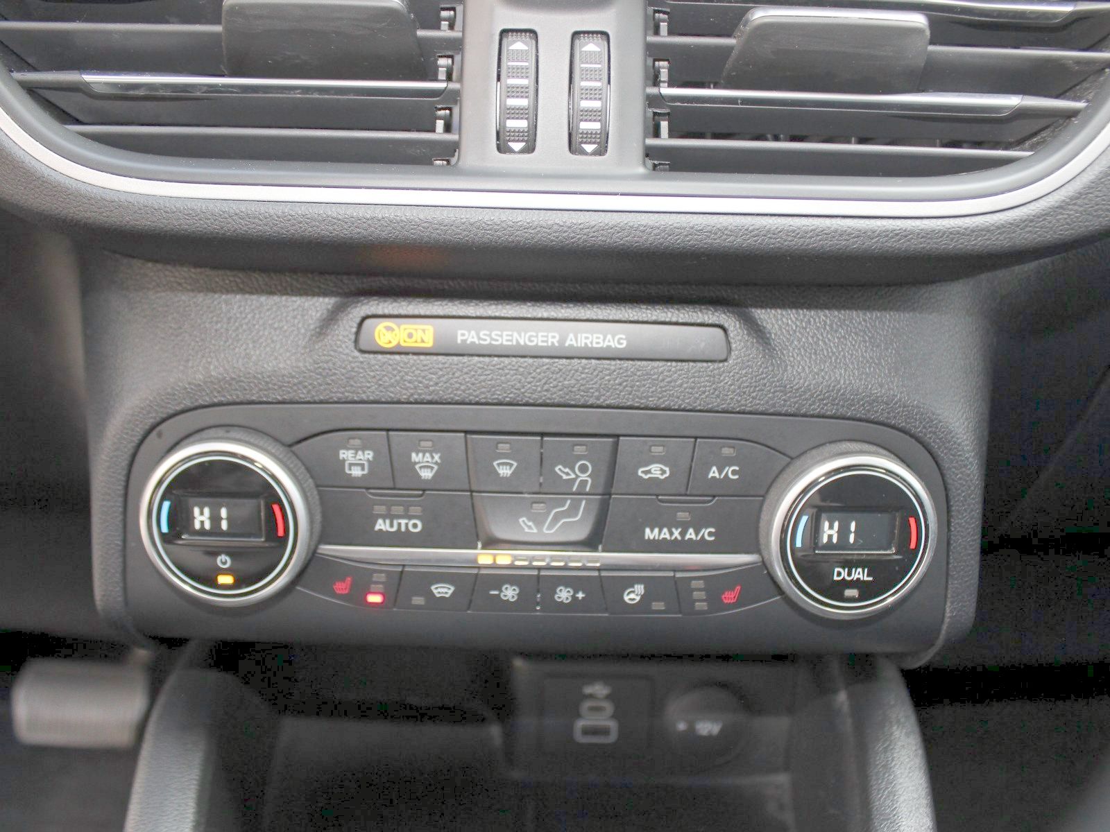 Fahrzeugabbildung Ford Kuga Plug-In Hybrid Cool & Connect 2,5 Duratec