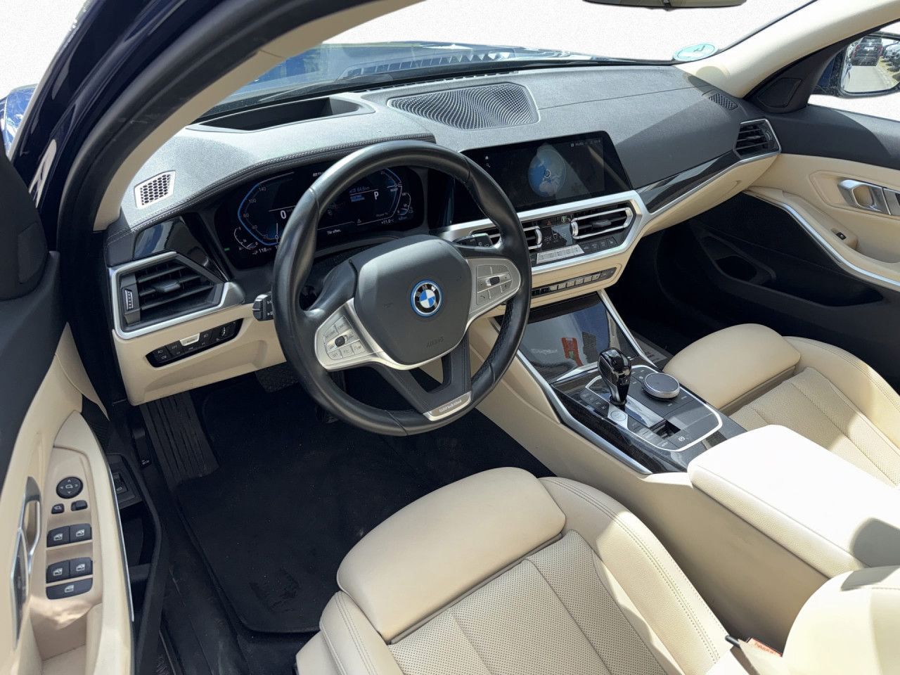 BMW 330e Touring Luxury Line Pano AHK Laser HUD foto 11
