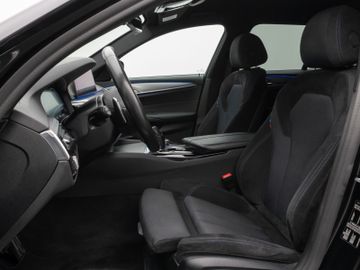 Fahrzeugabbildung BMW 520i Tour M Sport AHK HUD HI-FI  Kamera