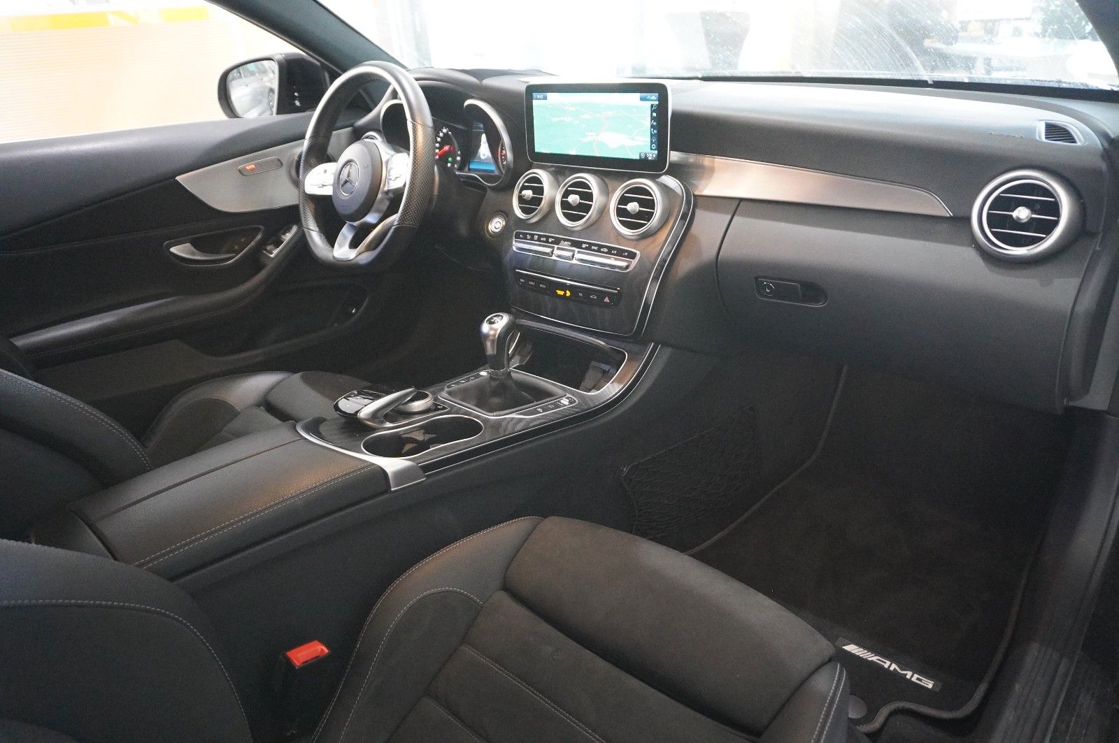 Fahrzeugabbildung Mercedes-Benz C 180 COUPE AMG LINE NAVI/LED/KAMERA/SPORT/SHZ