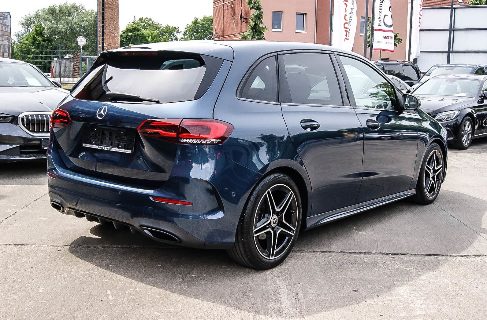 Fahrzeugabbildung Mercedes-Benz B 180 Edition AMG-LINE ANHÄNGERKPPLG NIGHT-PAKET
