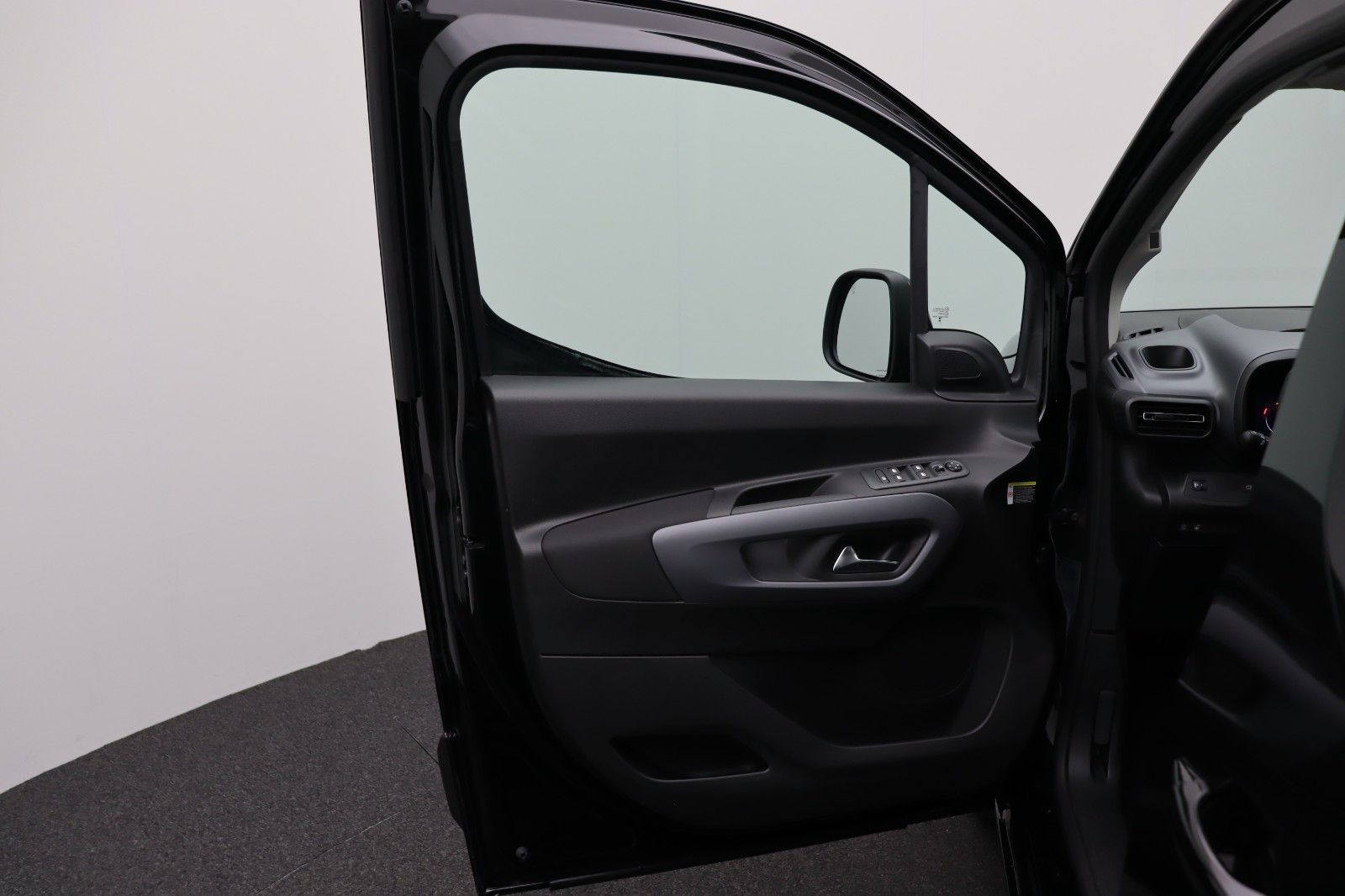 Fahrzeugabbildung Fiat Doblò Kombi L1 1.5 Diesel 96 kW Serie4