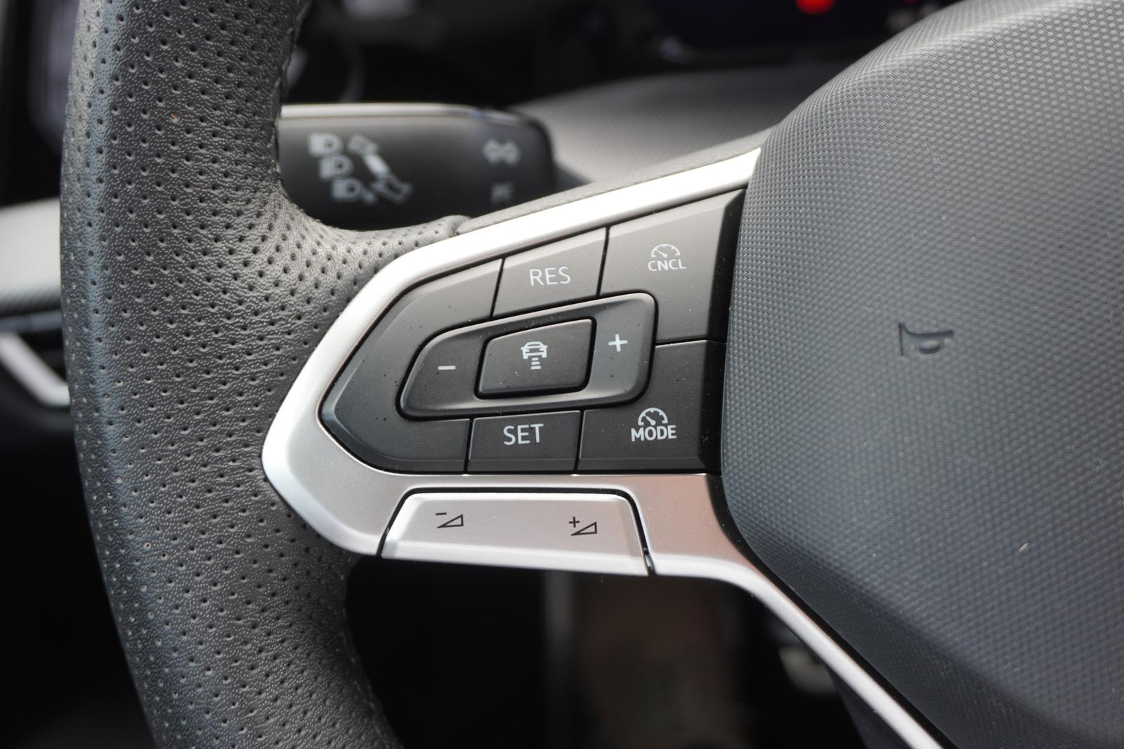 Volkswagen Golf VIII 1.5 TSI R-Line LED App-Connect Kamera, миниатюра 26