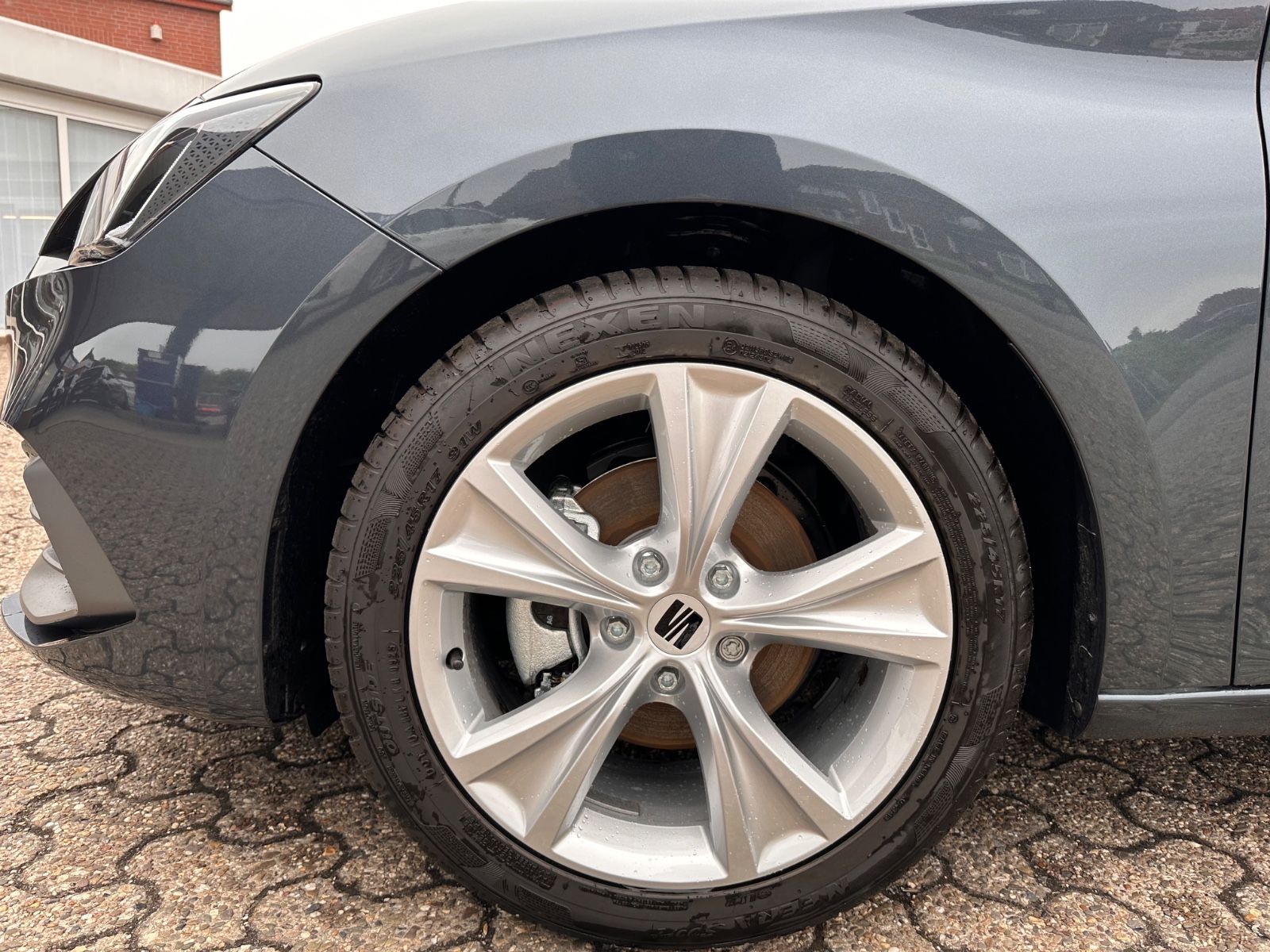 Fahrzeugabbildung SEAT Leon ST FR 1.5 eTSI DSG LED/GRA/SHZ/Kamera/APP