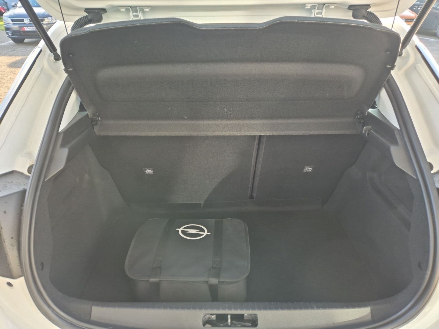 Fahrzeugabbildung Opel Corsa-e Corsa F e Elegance Navi LED ACC Apple Ca