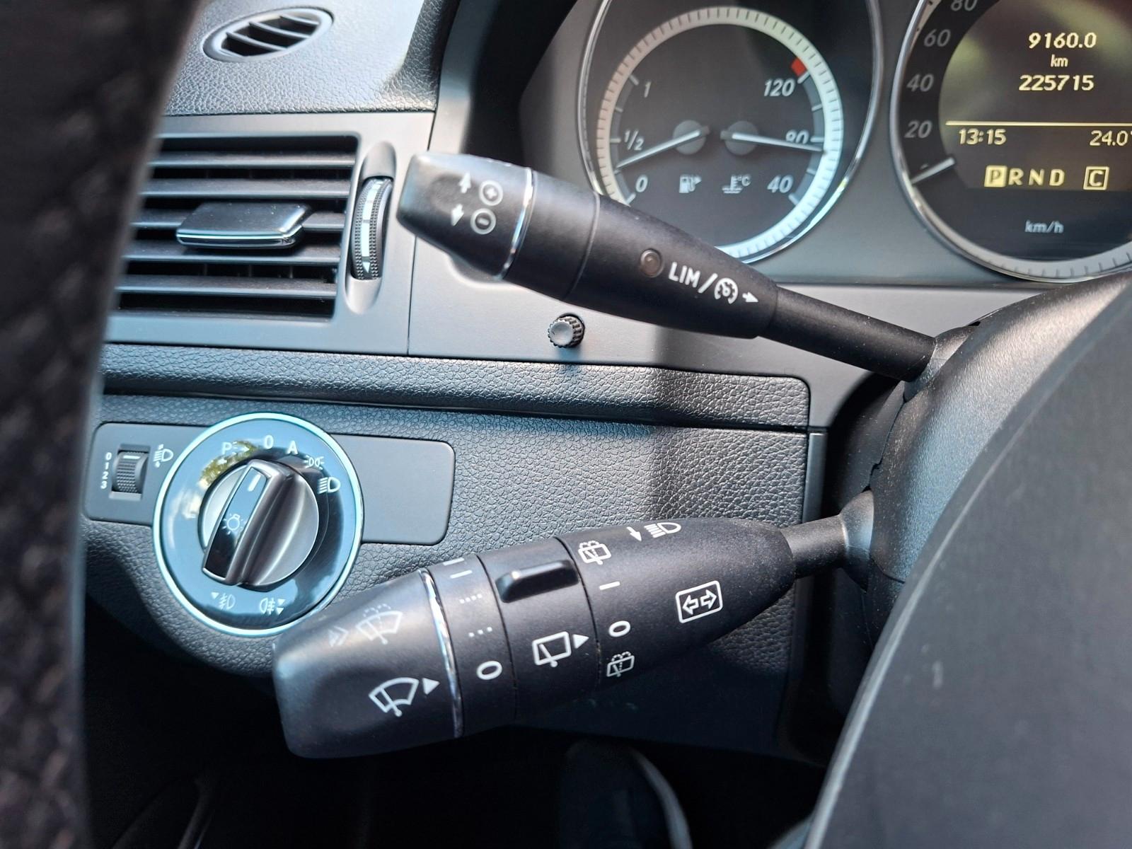 Mercedes-Benz C180 2009 — photo 33