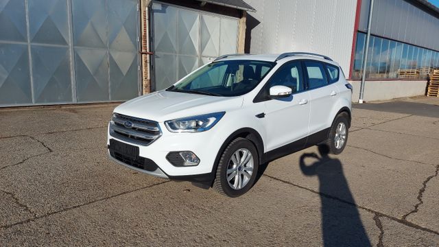 Ford Kuga 1.5 Navi SHZ Tempomat PDC 2000kg AHK