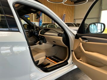 BMW X1 18 d *M-Paket*NAVI*TEMPO*PDC*PANO*