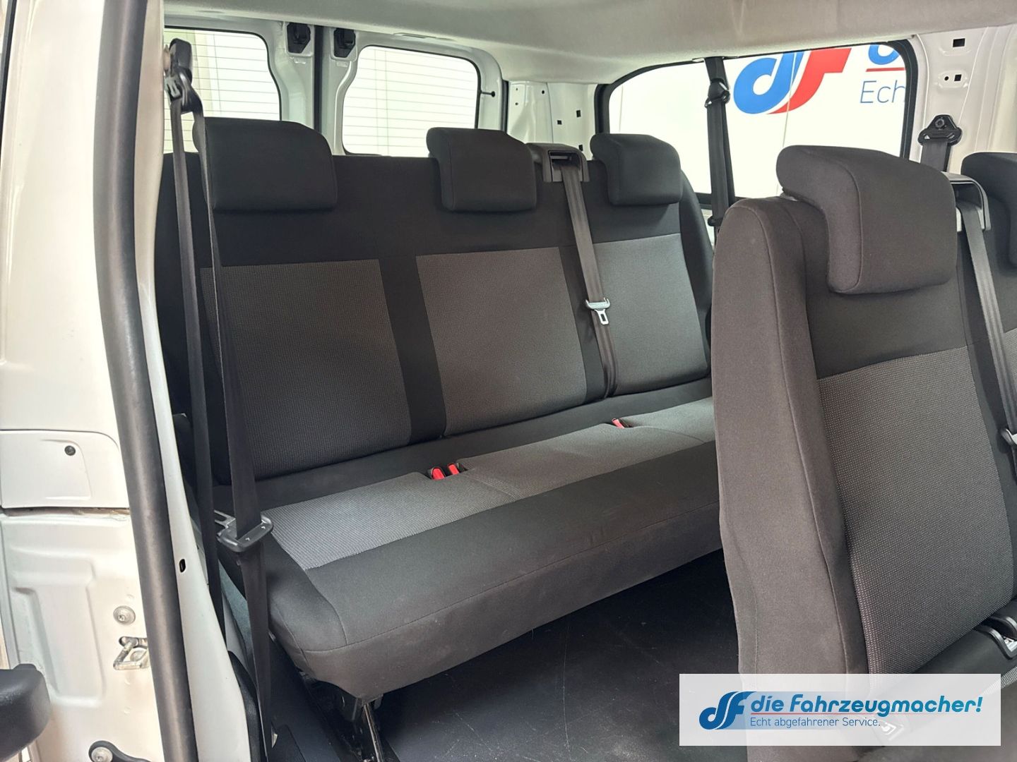 Fahrzeugabbildung Opel Vivaro Kombi L 1.5 D EU6d Apple CarPlay Android
