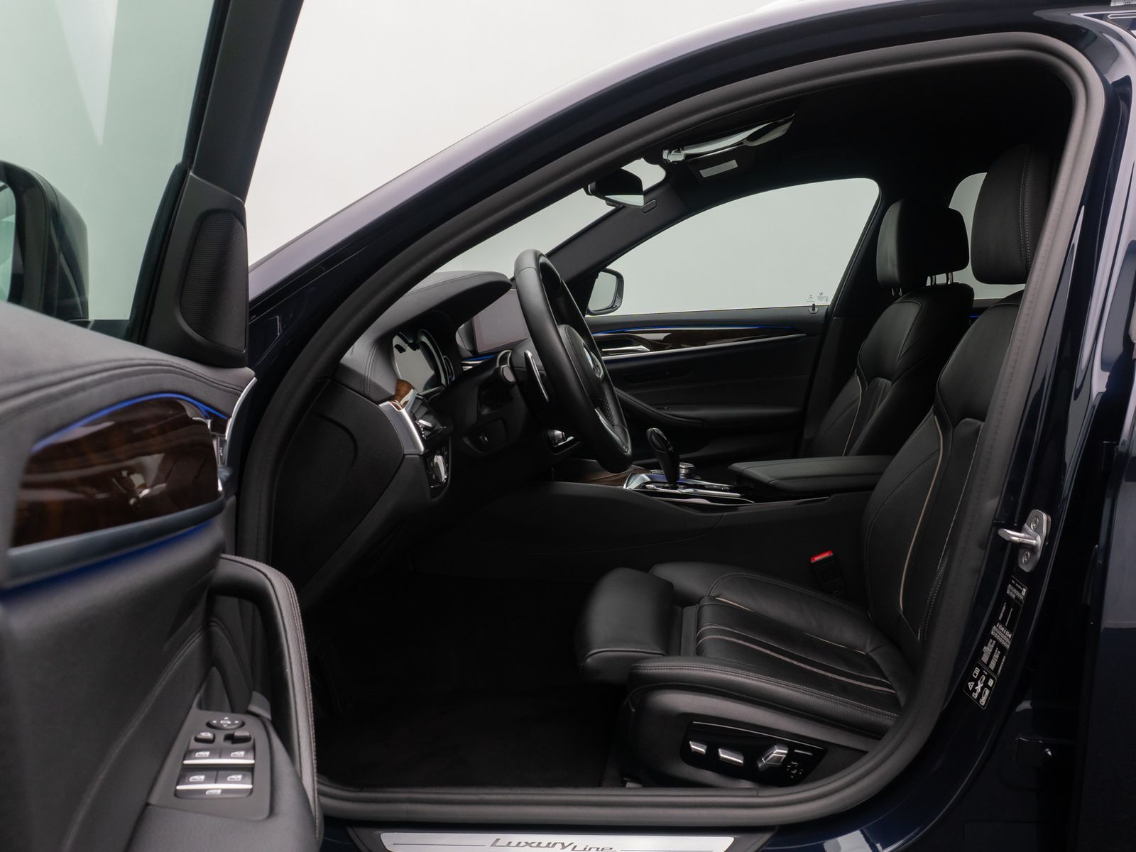 Fahrzeugabbildung BMW 540i xD LuxuryLine HUD Kamera HiFi Alarm Komfort