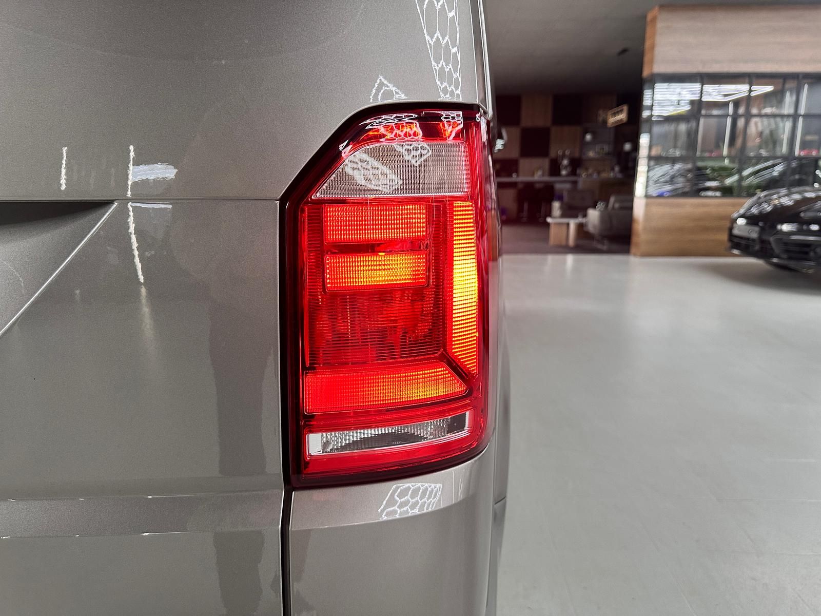 Volkswagen T6 Multivan Comfortline 2.0 TDI DSG AHK SHZ CAM foto 8