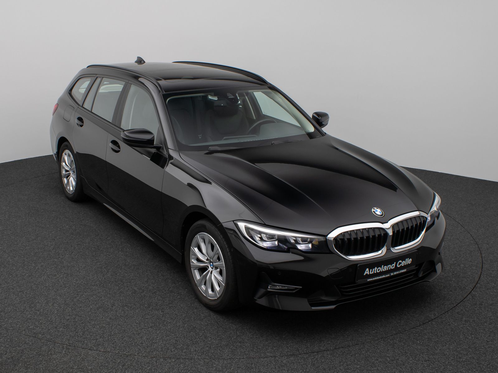 Fahrzeugabbildung BMW 320d Panorama DAB HiFi Lenkrhzg PDC AHK Alarm